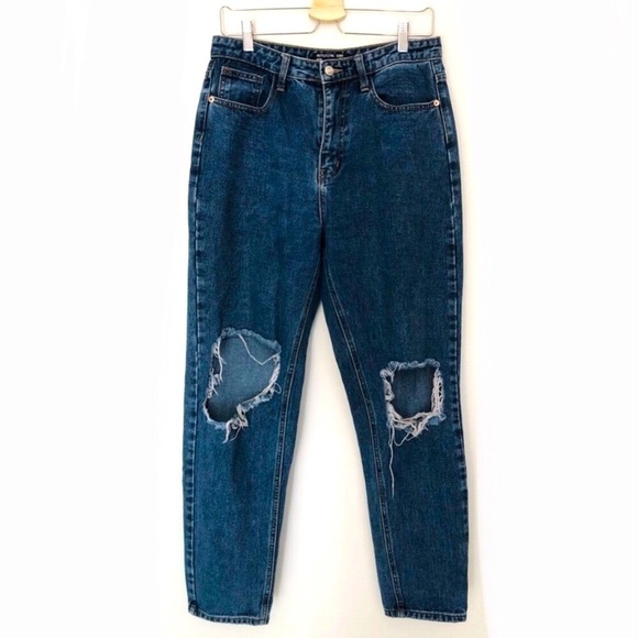 PrettyLittleThing Denim - PrettyLittleThing Ripped Mom Jeans
